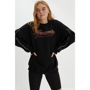 Trendyol Black Embroidered Oversize Raised Sports Sweatshirt