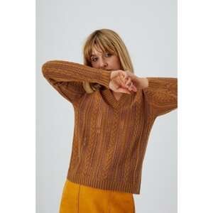 Sweater with a braid pattern - brown
