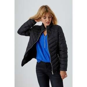 Quilted jacket with a detachable hood - black