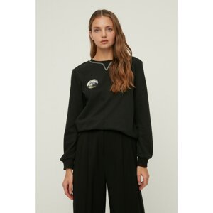 Trendyol Black Patch Detail Embroidered Basic Slim Knitted Sweatshirt