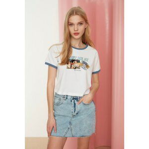 Trendyol White Friends Licensed Crop Knitted T-Shirt