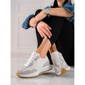TRENDI CASUAL SPORTS SHOES ON THE PLATFORM