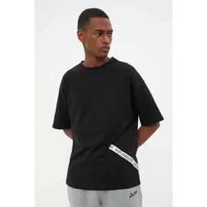 Trendyol Black Men's Relaxed Fit Short Sleeve T-Shirt