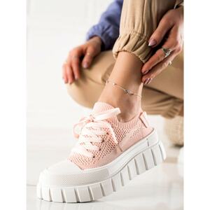 TRENDI FASHIONABLE SNEAKERS ON THE PLATFORM