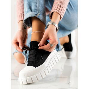 TRENDI FASHION SNEAKERS ON THE PLATFORM