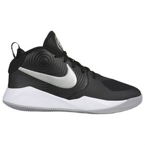 Nike Team Hustle D 9 Big Kids' Basketball Shoe