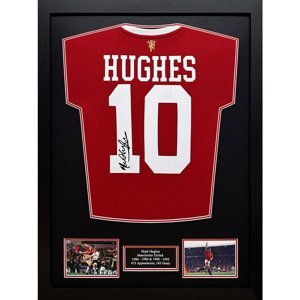Legendy zarámovaný dres Manchester United FC 1985 Hughes Signed Shirt (Framed) - Novinka