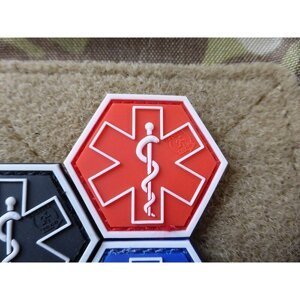 Nášivka Paramedic Hexagon JTG® - červená (Farba: Červená)
