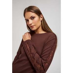 Blouse with lace on the sleeves