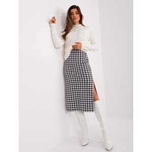 White and black knitted skirt with slits