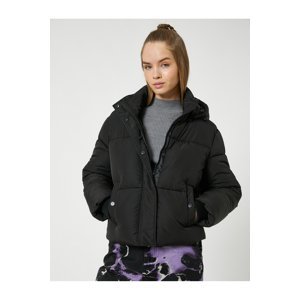 Koton Krátky nafúknutý kabát kapucňa na zips detail.