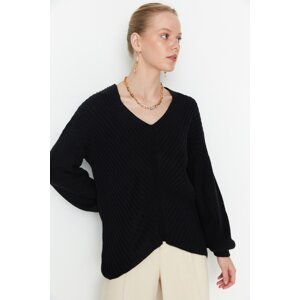 Trendyol čierny detailný pletený sveter s výstrihom do V