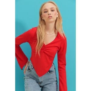 Trend Alaçatı Stili Women's Red V-Neck Asymmetrical Cut Crop Knitted Blouse