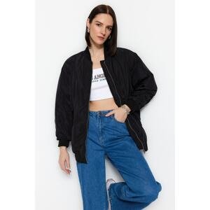 Trendyol čierny oversized bomber kabát s plisovanými rukávmi