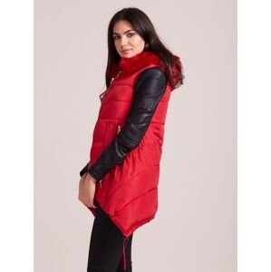 Červená zimná vesta s kapucňou a kožušinou
