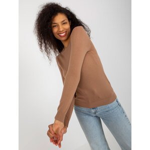 Camel smooth classic sweater with a round neckline
