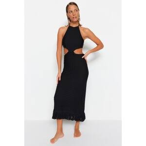 Trendyol Čierne vypasované maxi pletené šaty out/okno plážové šaty