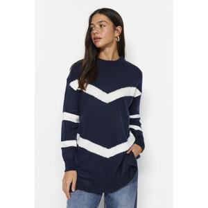 Trendyol Navy modrý pruhovaný mäkký pletený sveter