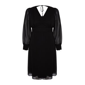 Trendyol Curve Black Slit detailné áčkové tkané šaty