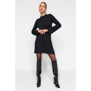 Trendyol Čierny stojaci golier Španielsky rukáv Mini Interlock Pletené šaty