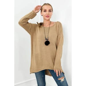 Sweater with Camel necklace