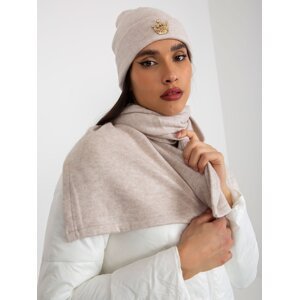 Light beige winter set with cap and brooch