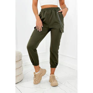 Trousers with khaki chain
