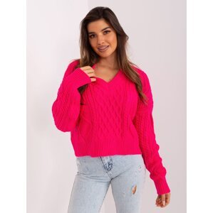Short fuchsia sweater with cables