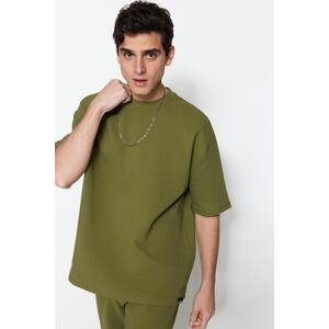 Trendyol Limited Edition Khaki pánske oversize 100% bavlnené s etiketou, textúrované basic hrubé hrubé tričko.