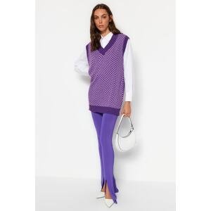 Trendyol fialový pruhovaný pletený sveter s výstrihom do V