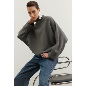 Trendyol antracit mäkký textúrovaný široký pletený sveter