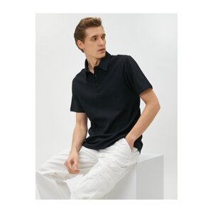Tričko s polo výstrihom Koton s textúrovanými gombíkmi, slim fit, krátkymi rukávmi.
