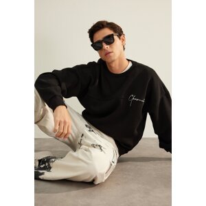 Trendyol Black Oversize/Wide-Fit Designer Embroidered Stitch Detail Fleece Sweatshirt