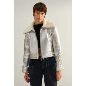 Trendyol limitovaná edícia strieborný plyšový plyšový kabát na zips