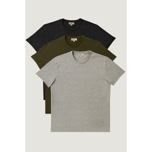 AC&Co / Altınyıldız Classics pánske čierno-khaki-sivé Melange Slim Fit Crew Neck 3 balenie tričiek zo 100% bavlny.