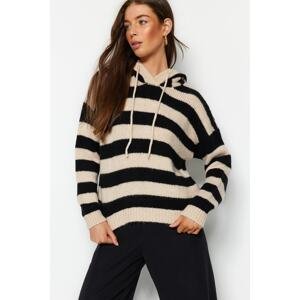Trendyol Black Hoodie Detail jemný textúrovaný pletený sveter