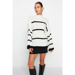 Trendyol Ecru Wide Fit Knitwear Sweater