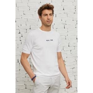 AC&Co / Altınyıldız Classics Men's White Standard Fit Normal Cut Crew Neck 100% Cotton Printed Short Sleeve Knitwear T-Shirt.