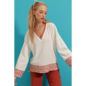 Trend Alaçatı Stili Women's White V Neck Embroidered Woven Blouse