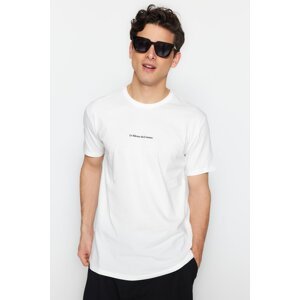 Trendyol Ecru pánske tričko bežného/normálneho strihu 100% bavlnené tričko s minimálnou textovou potlačou