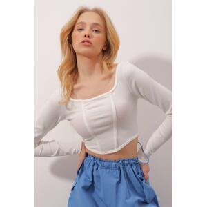 Trend Alaçatı Stili Women's White Square Neck Stitch Detail Crop Knitted Blouse
