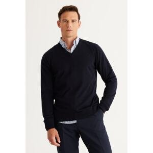 ALTINYILDIZ CLASSICS Men's Black Standard Fit Normal Cut V-Neck Cotton Knitwear Sweater.