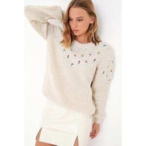 Trend Alaçatı Stili Women's Ecru Oversize Embroidered Premium Sweater