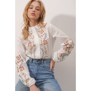Trend Alaçatı Stili Women's White Stand-Up Collar Poplin Shirt With Embroidered Front And Sleeves