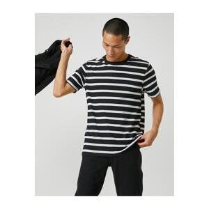 Koton Basic T-shirt with a Crew Neck Short Sleeves, Slim Fit.