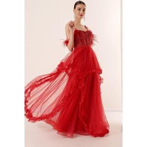 Autor: Saygı Decollete Decollete korálkové večerné šaty s volánikmi a tylovou červenou