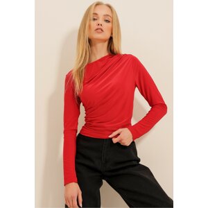 Trend Alaçatı Stili Women's Red Crew Neck Draped Sandy Blouse