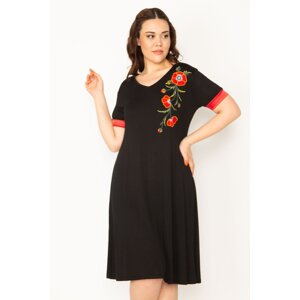 Şans Women's Plus Size Black Embroidery Detailed Sleeve Cuff Satin V-Neck Dress