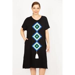 Şans Women's Black Plus Size Embroidery Detailed Dress with Side Pockets