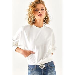 Olalook Women's White Pocket Detailed Soft Textured Sweatshirt